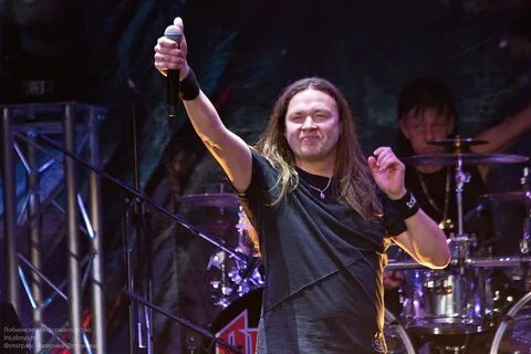 Солист группы ария