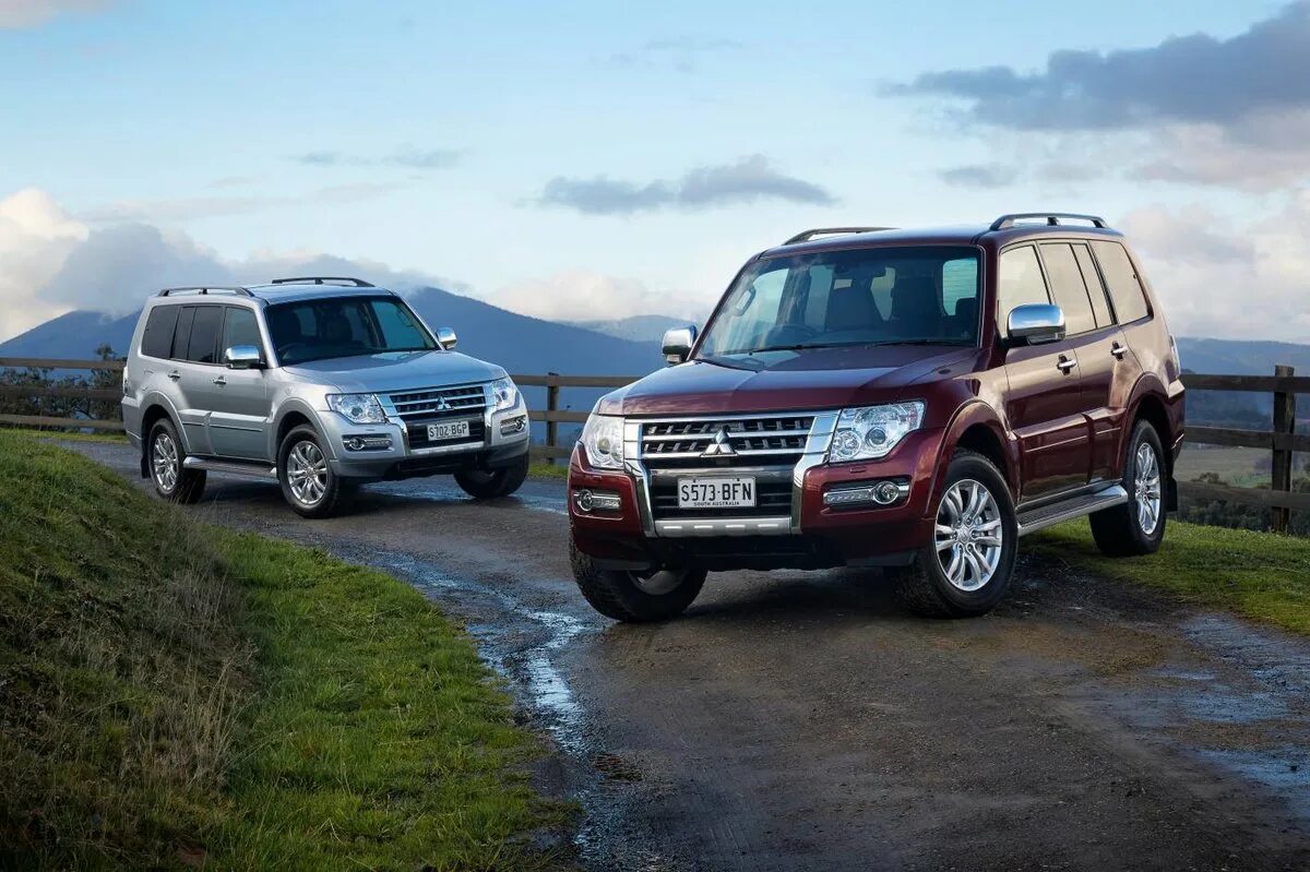 митсубиси паджеро 4 поколения. Mitsubishi pajero 4 3. Pajero 4 оаэ. Mitsubishi pajero 4 2008. паджеро 4 годы выпуска.