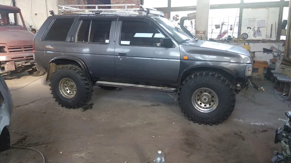 Ниссан террано на газу. Nissan terrano 1993 шины с завода. Nissan terrano 1989 салон. Nissan terrano 1989 салон. Nissan terrano 1991 кнопка багажника.