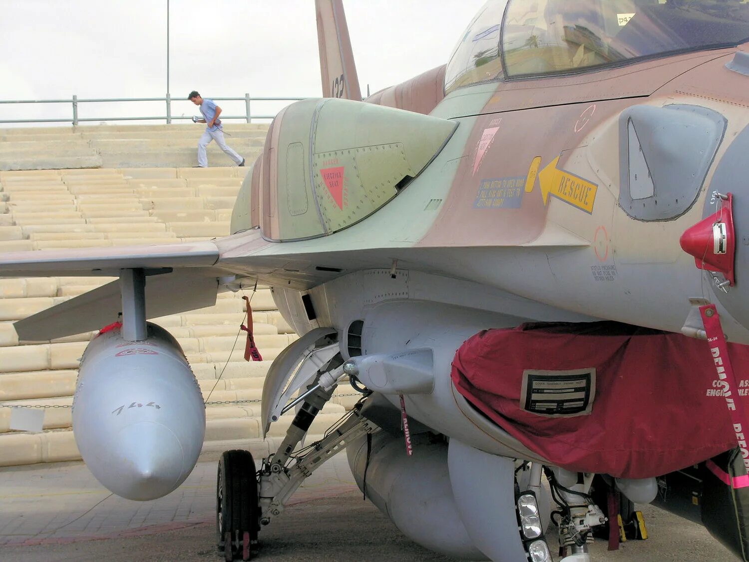 F 16 g 3. F-16i Sufa. F-16 Sufa. F-16i Sufa Cockpit. F 16 Sufa вооружение.