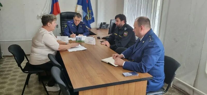 территориальные прокуроры.