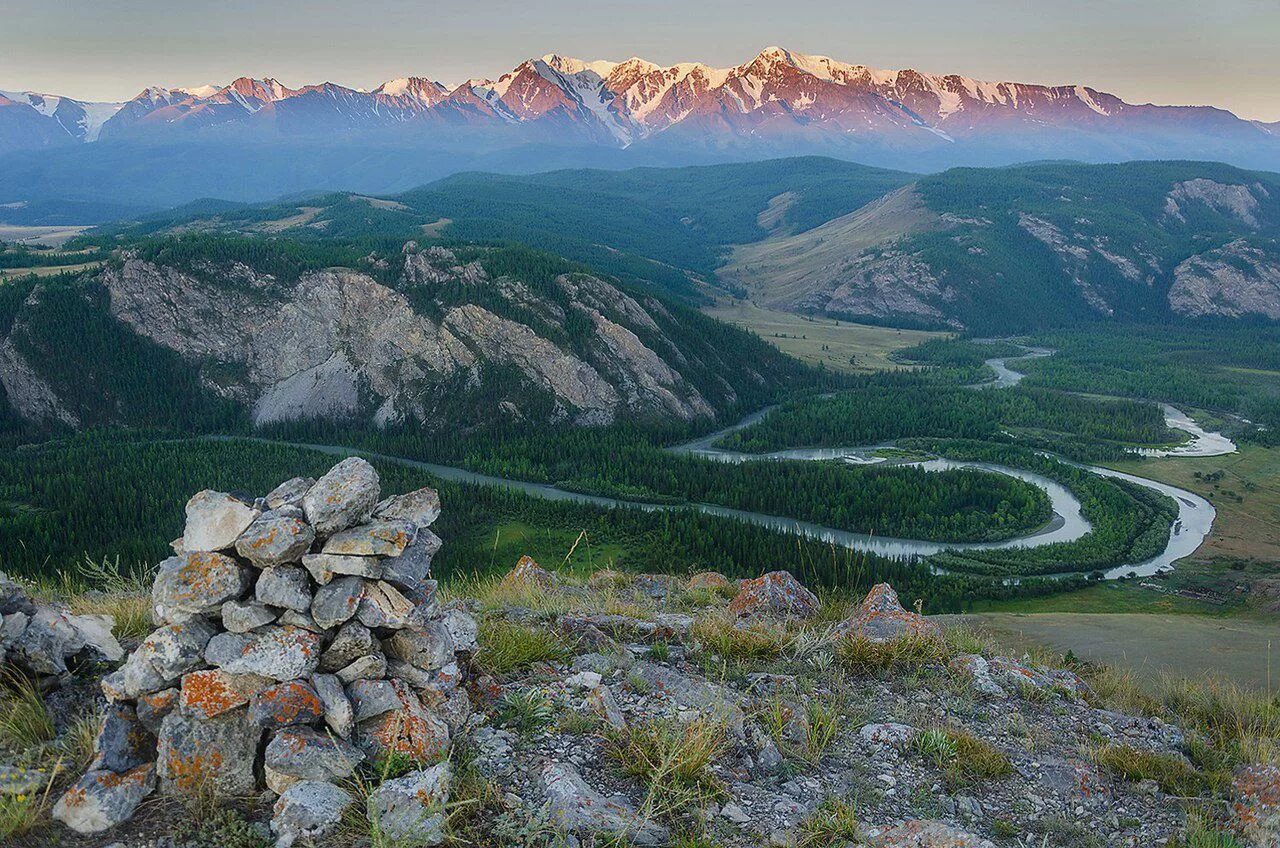 Жизнь в алтайском крае. Гора притор горный Алтай. Хребет Крыктытау. Алтайский хребет Горно Алтайск. Алтайский край, горный Алтай, Алтайская Республика.