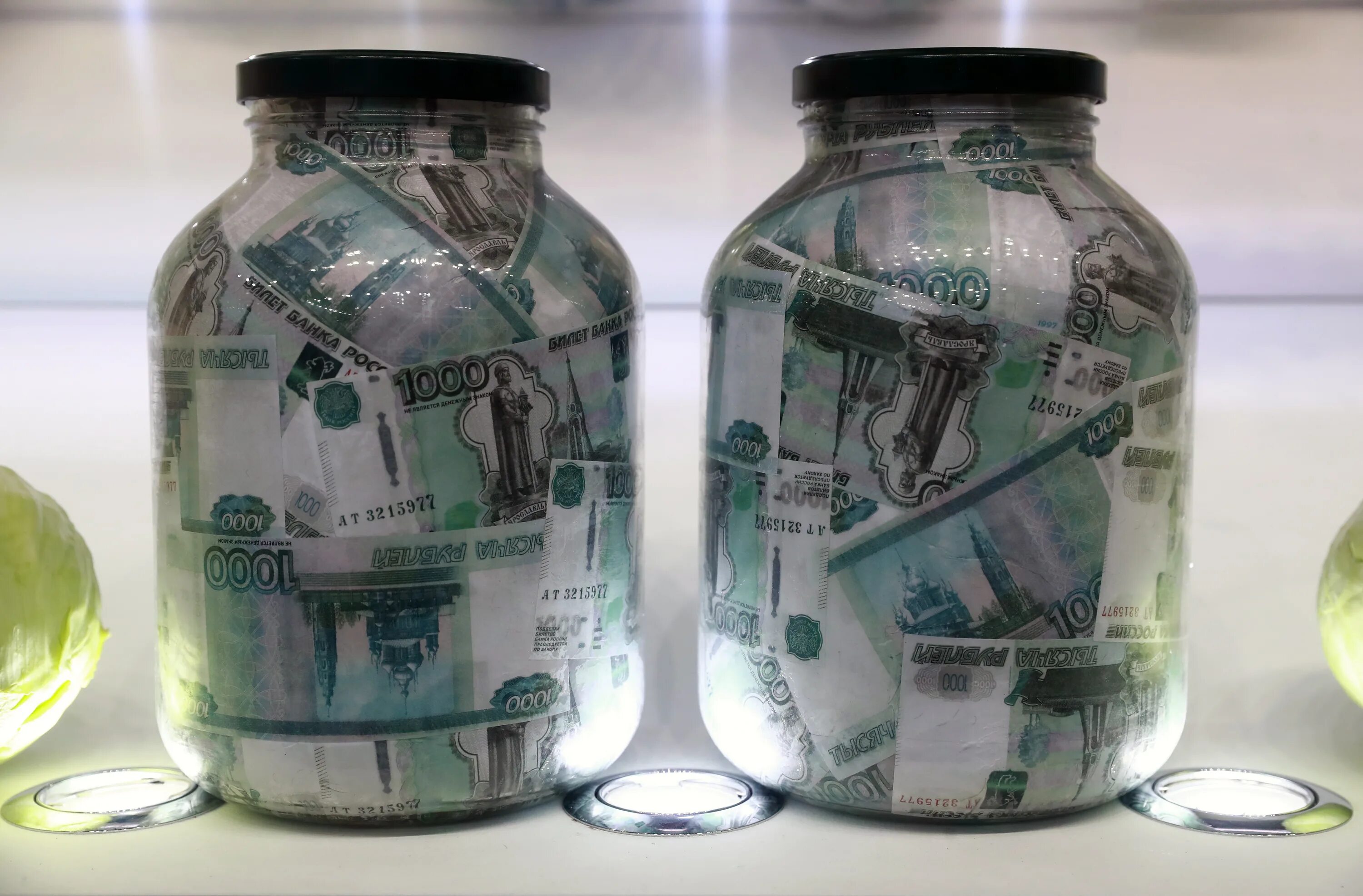 Способы хранения денег. 3 хранение денежных средств в банке. Мелочь в банке стеклянной. Трехлитровая банка с деньгами. Деньги в банку.