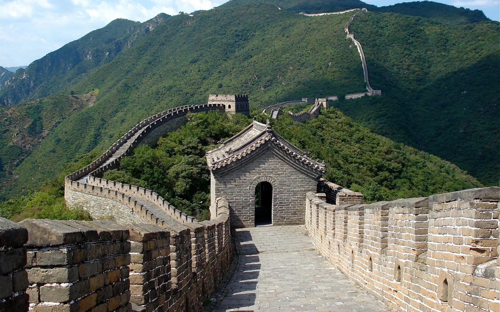 Семь чудес света Великая китайская стена. Великая китайская стена Тяньцзинь. Сигнальная башня Великая китайская стена. Великая китайская стена бойницы.