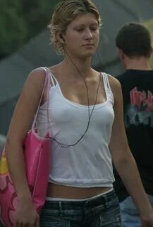 Downblouse, see-thru :: Wpadka, nip slip, see-thru, downblouse 