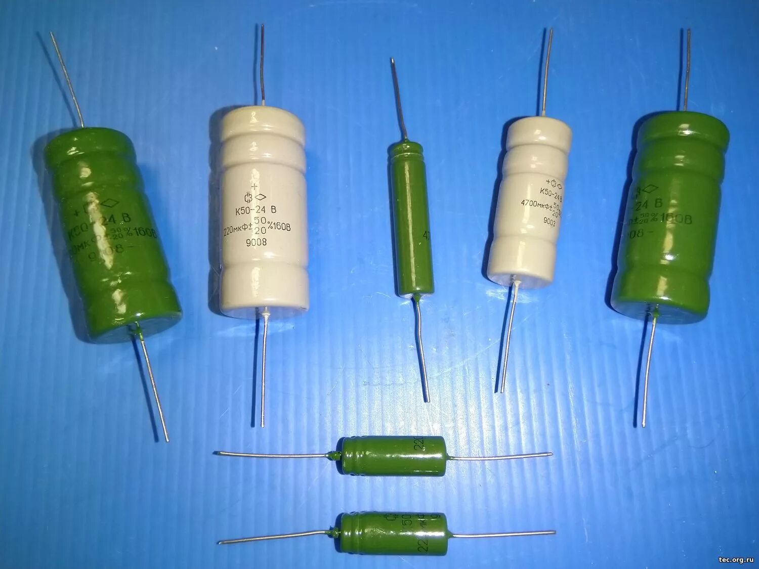 Конденсатор 24 мкф. К50-29. к50-24 конденсатор. к50-20 конденсаторы электролитические аксиальные. к50-16 10в 220 мкф.