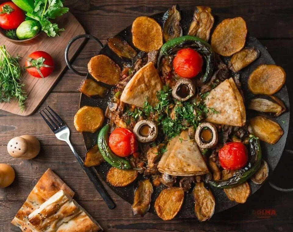 Ресторан долма Баку. Dolma Restaurant меню Баку. Садж блюдо азербайджанской кухни. Азербайджанская кухня в Баку. Азербайджан стол