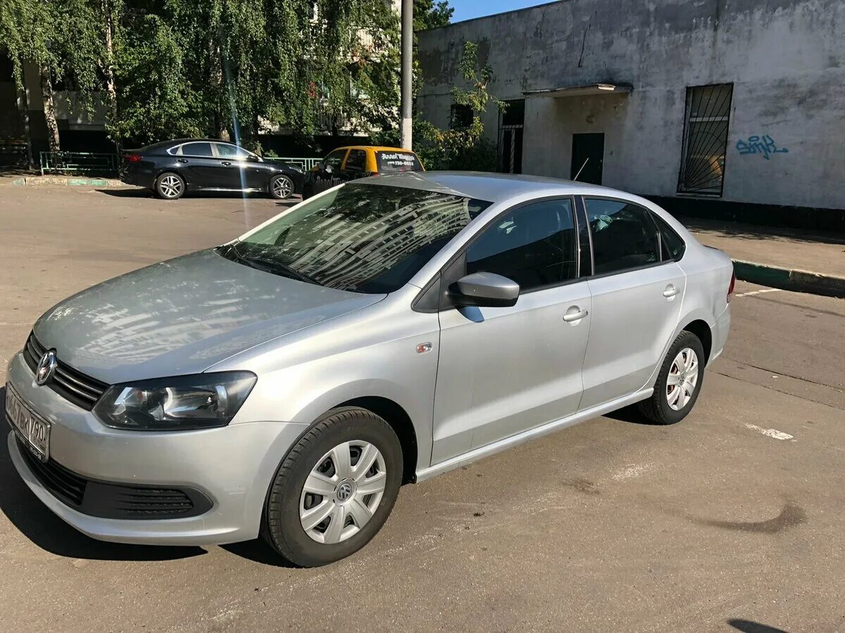 Polo 2015 год. Polo mk6 седан 1.6 Volkswagen. Поло седан 2015 серая. Поло 2015 года. Иномарка серая поло.