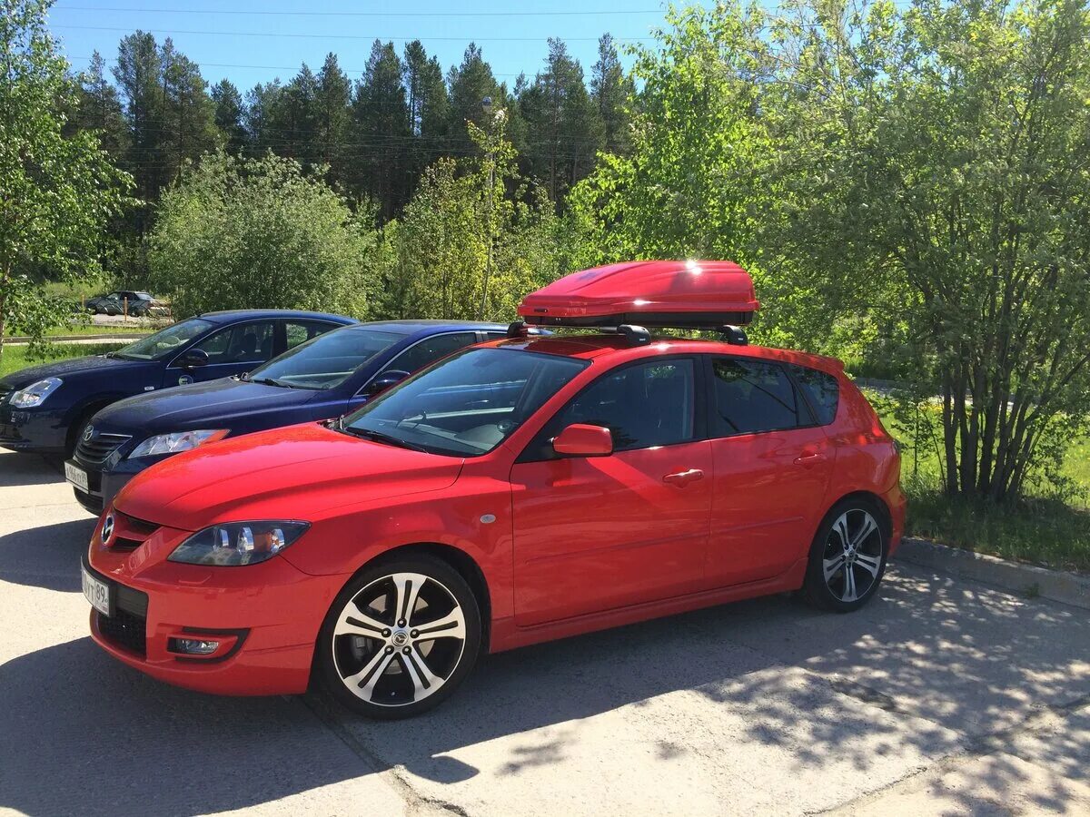 Мазда 3 красная с автобоксом. Мазда 3 багажник. Mazda 3 крыша. Mazda 3 крыша. Mazda 3 крыша.
