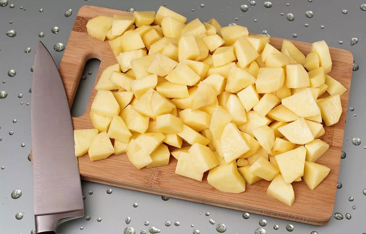 Нарезка моркови кубиками. Нарезка картофеля кубиками. Морковь нарезанная. Порезать картошку кубиками. Для нарезки оливье кубиками.