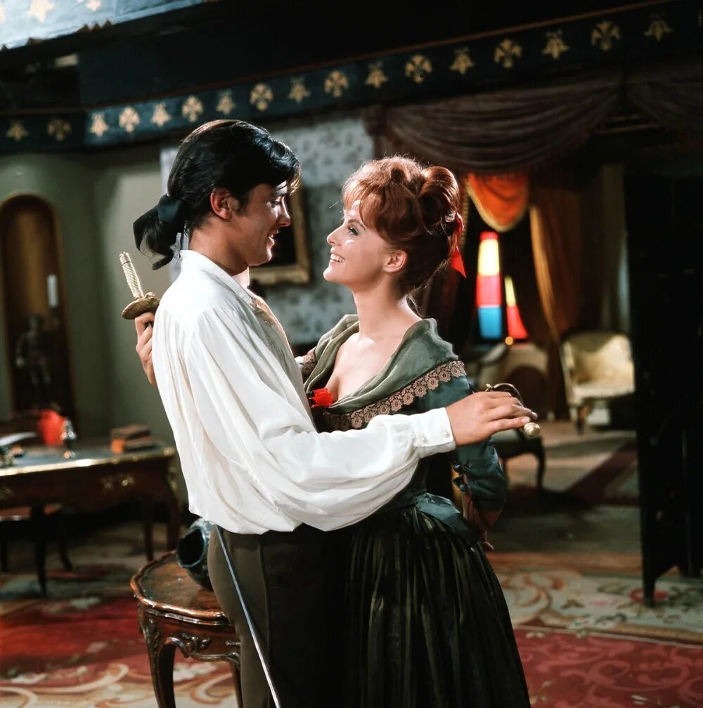 Ален делон фан фан тюльпан. Черный тюльпан 1964 ален делон вирна лизи. Черный тюльпан" (кристиан-жак) [1964. Ален делон черный тюльпан. Ален делон.