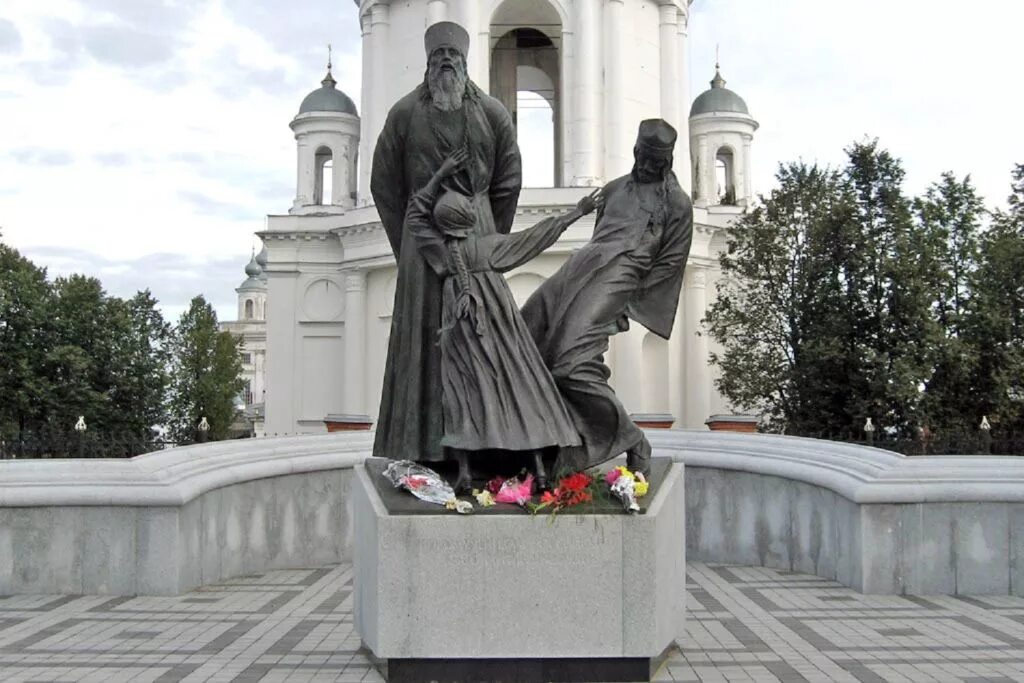 Памятник священнослужителям и мирянам Шуя. Памятник новомученикам в Шуе. Памятник священникам в Шуе. Памятник "новомученикам российским " город Шуя.. Памятники культуры ивановской области