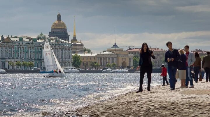 Сколько живет в спб. Жители Петербурга. Жизнь в Санкт-Петербурге. Санкт-Петербург люди. Жизнь в Питере.