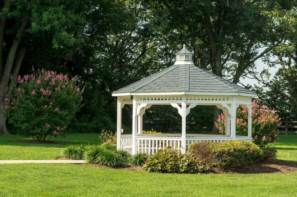 Грин парк беседка. Виды беседок в сквере. Дачная беседка вечер фон. Gazebo in the Park. Альтанка Сумы.