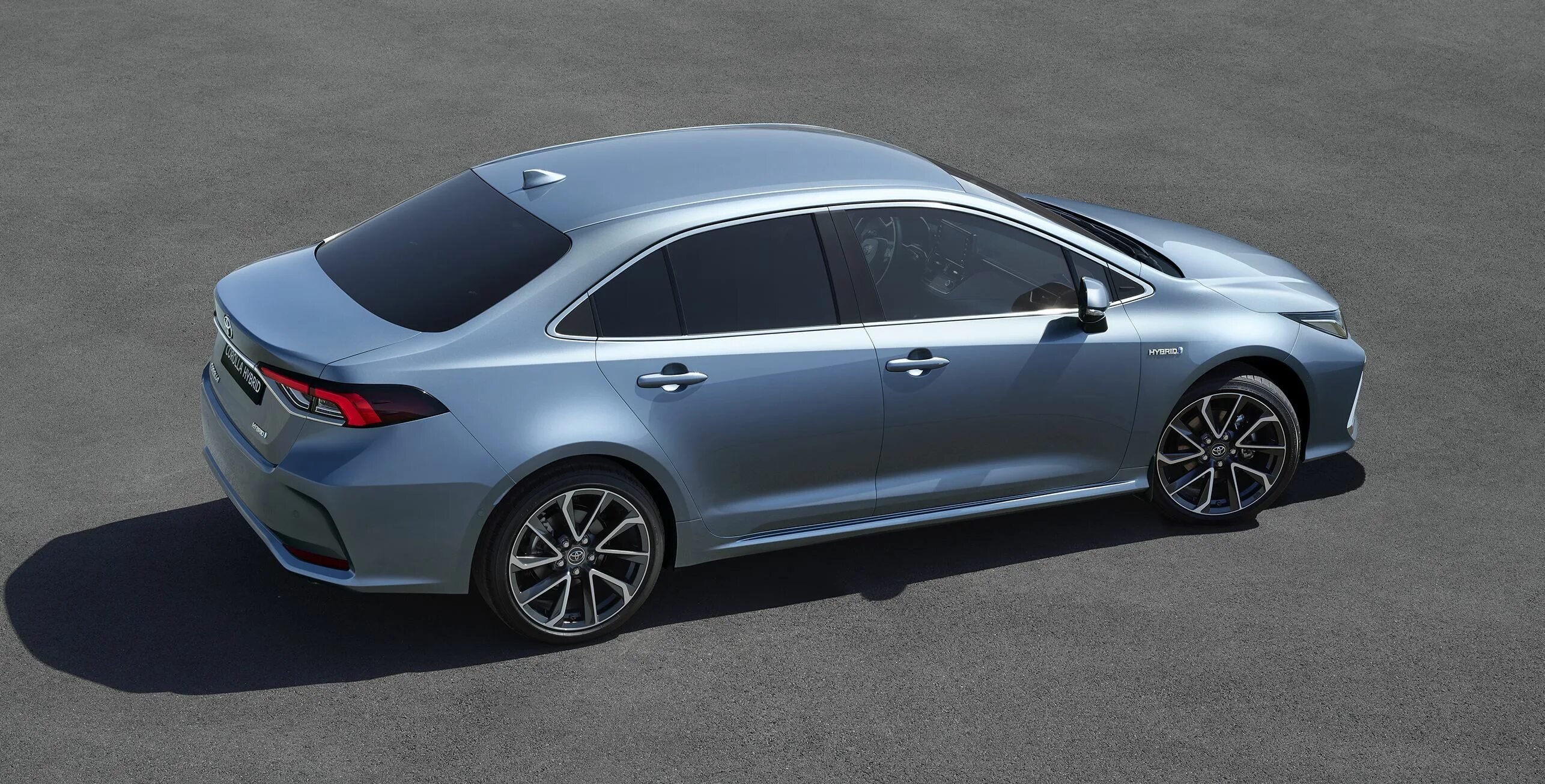 Toyota corolla 2019. Гибридный седан. Тойота гибридная седан. Гибридный седан. Гибридный седан.