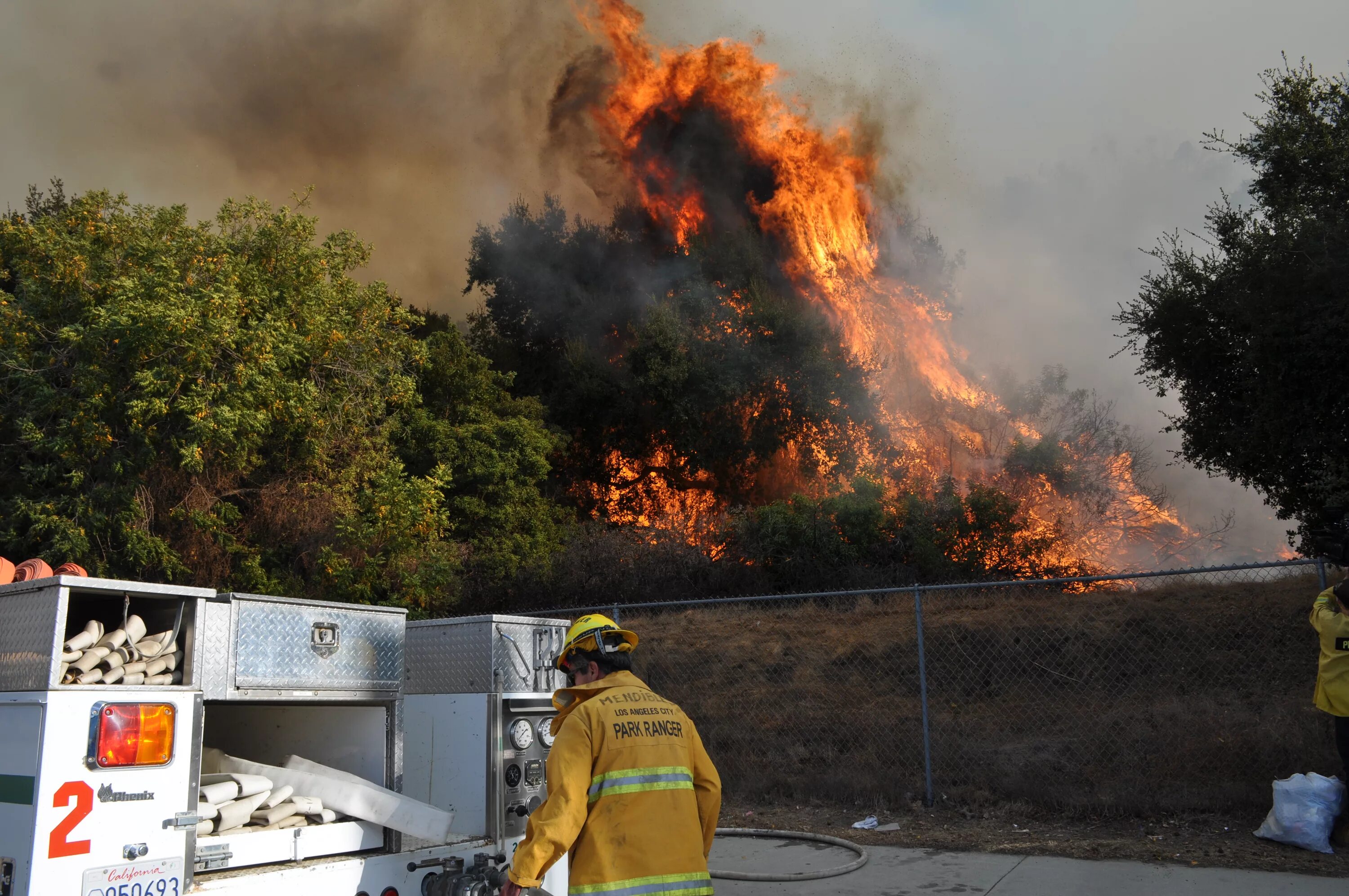 Лос Анджелес пожарная. Лос Анджелес пожар. Лос Анджелес сгорел. Los Angeles Fire Department Air Operations. Лось горит
