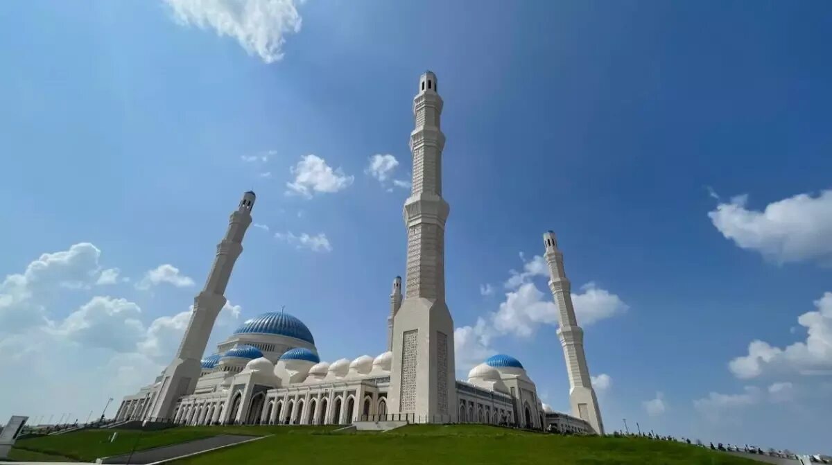 Астана самая большая мечеть. Новая мечеть в Казахстане. Мечеть в Казахстане самая большая. Мечеть в Астане самая большая. Самая большая мечеть в Астане 2022.