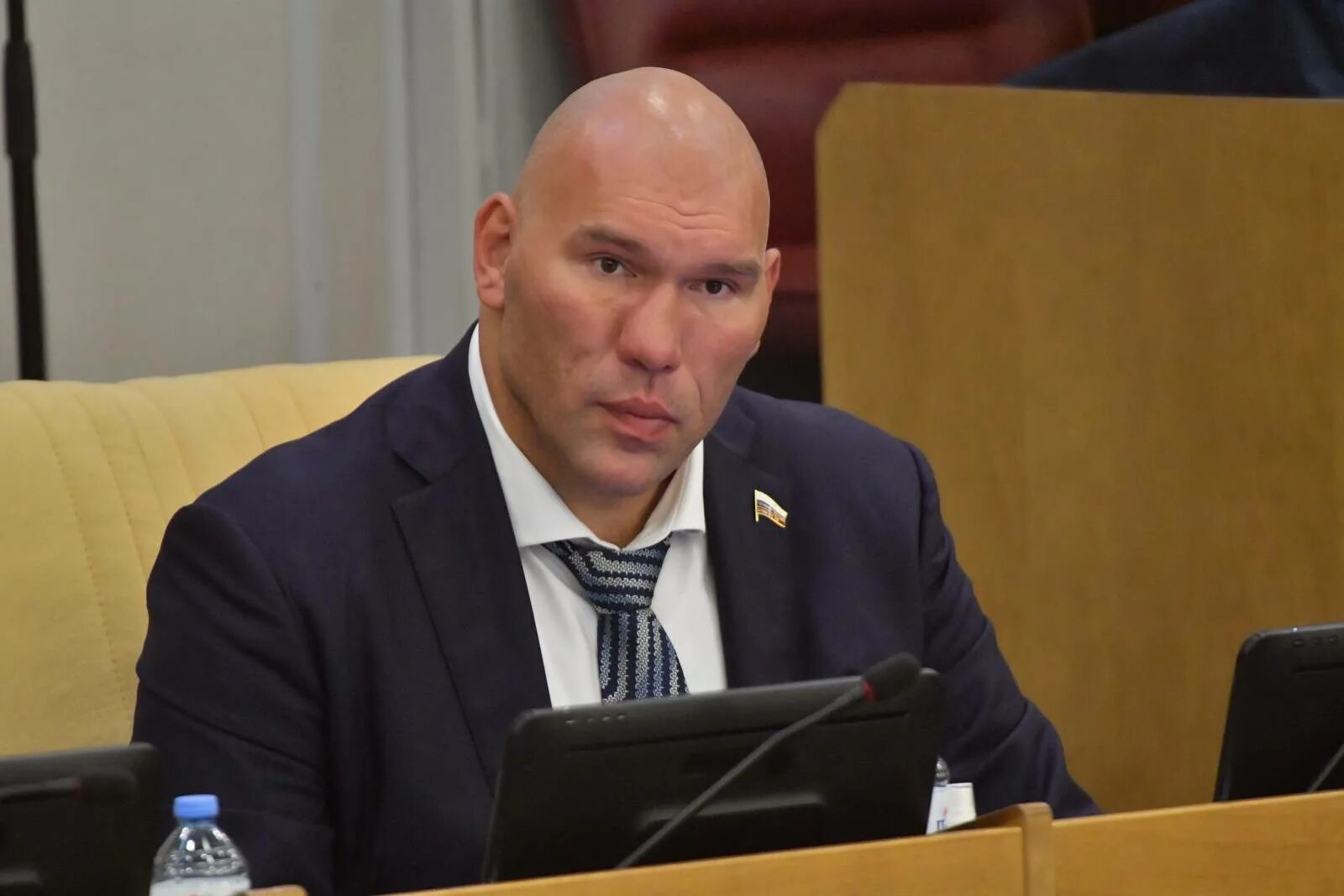 Депутат боксер Валуев.