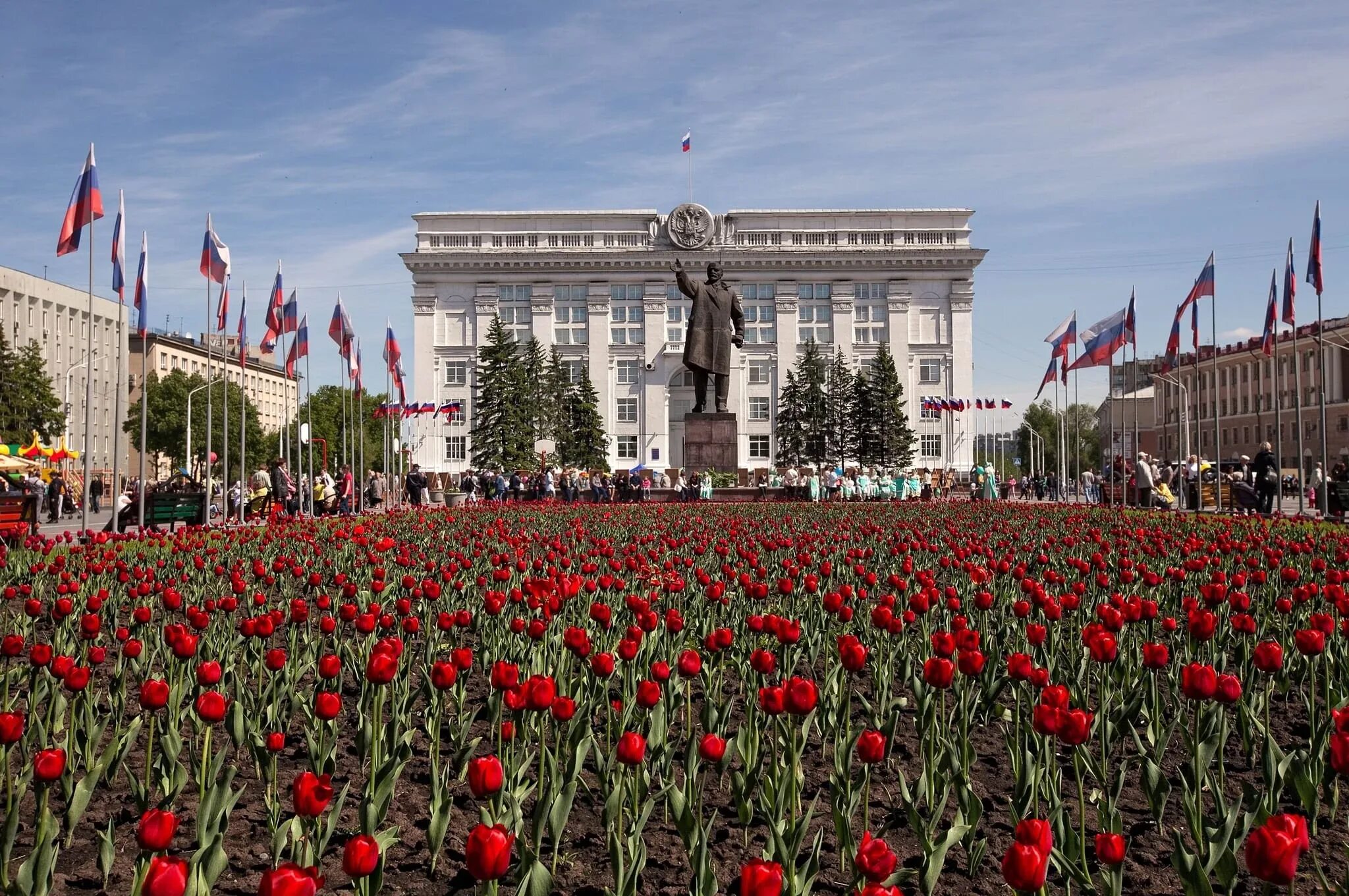 Куда сходить в кемерово. Развлекательный центр город героев кемерово. Киндерленд кемерово детский развлекательный центр. Город кемерово зимой. Священные места кузбасса.