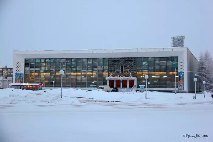 Оленегорск бассейн. Ледовый дворец спорта Оленегорск. Ледовый дворец Оленегорск Оленегорск. Ледовый дворец Мурманск. Дворец спорта г. Оленегорск.