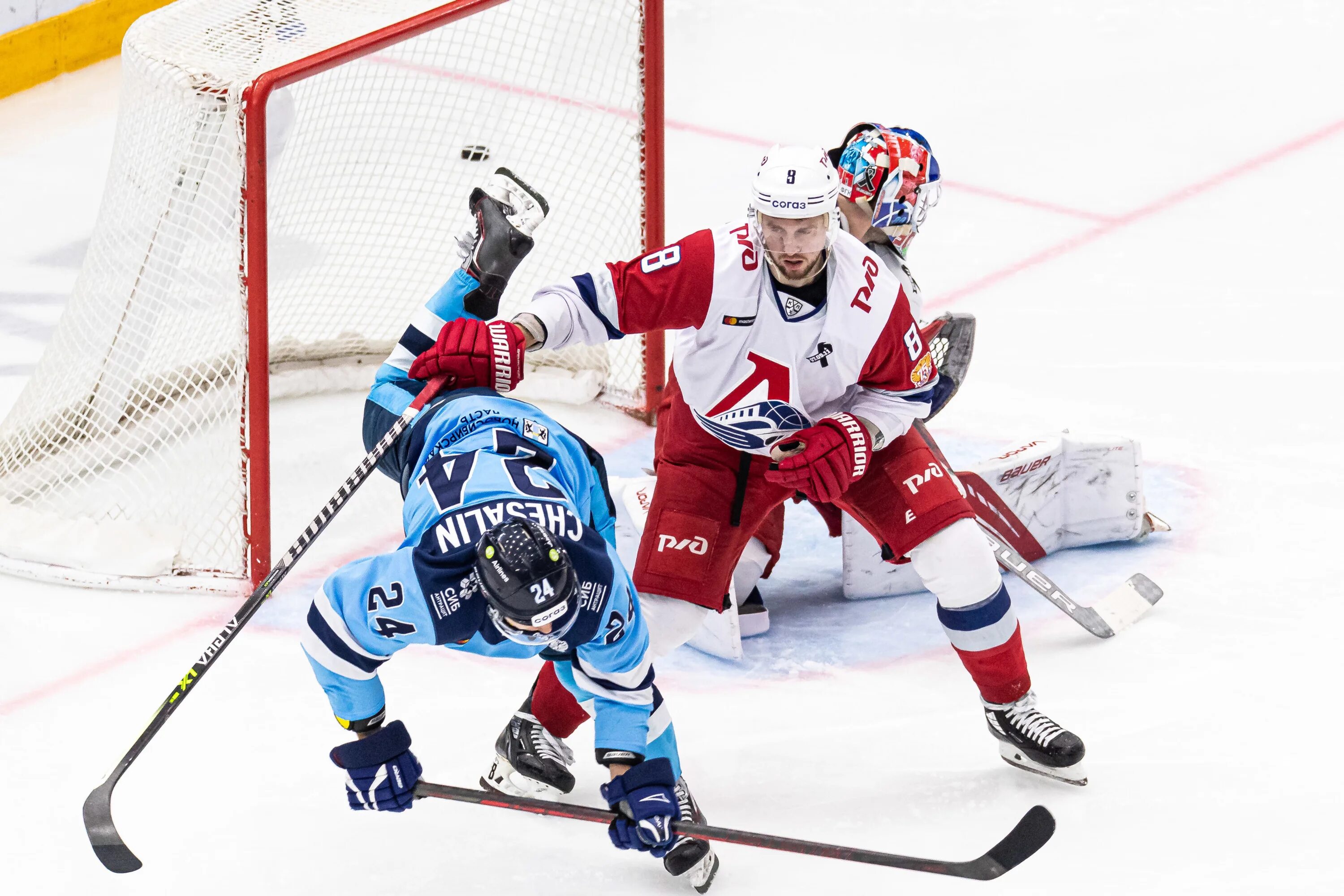 трактор ска 4 января. локомотив автомобилист. цска локомотив хоккей. шайба локомотив ярославль. ярославль гуор по хоккею комнаты.