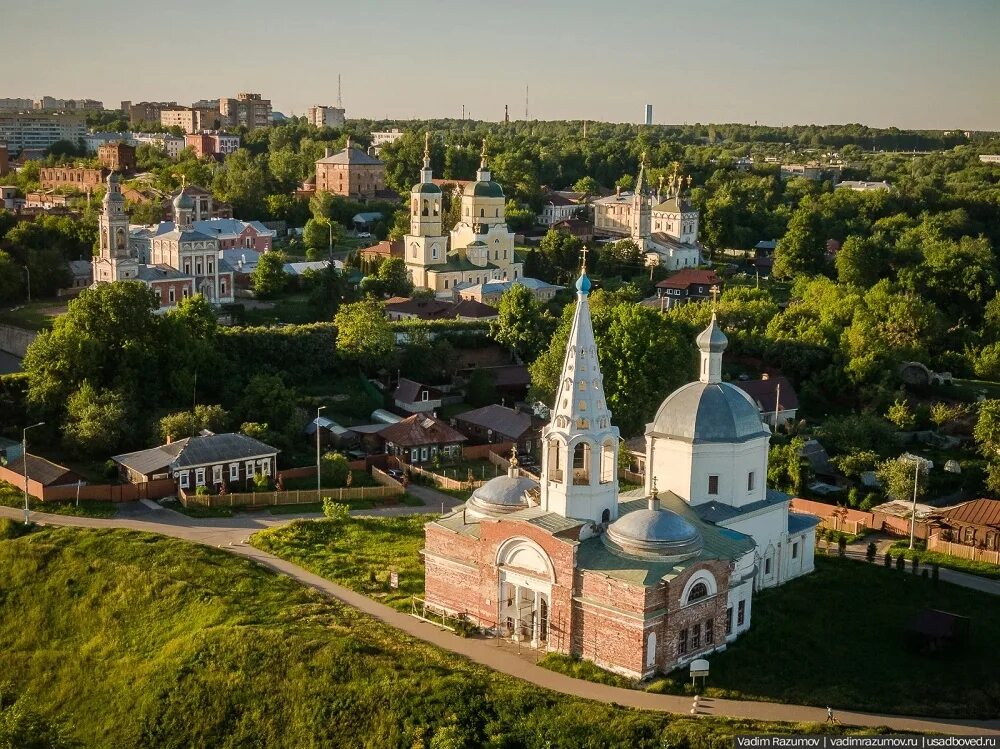 Куда пойти в серпухове. Город серпухов соборная гора. Соборная гора серпухов новый год. Серпухов площадь города. Достопримечательности серпухова соборная гора.