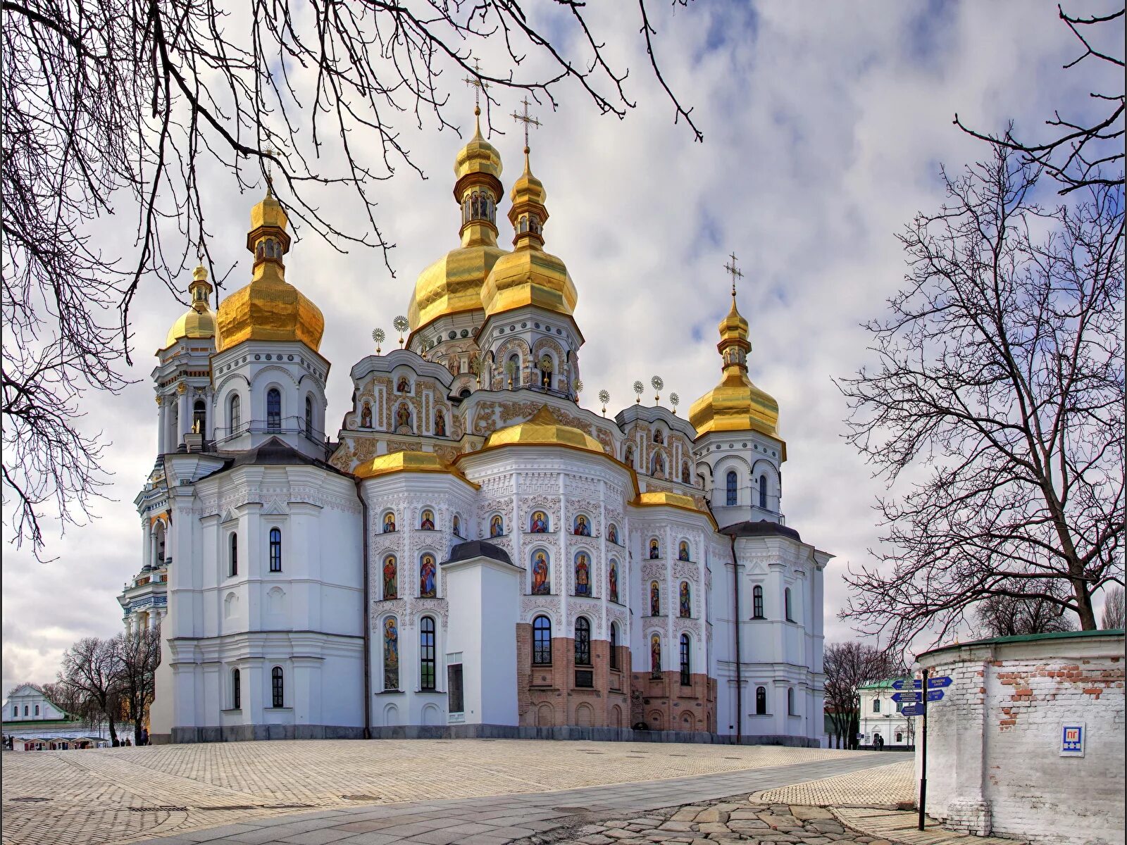 Киево-Печерская Лавра. Киево-Печерская Лавра купола. Украина приходы