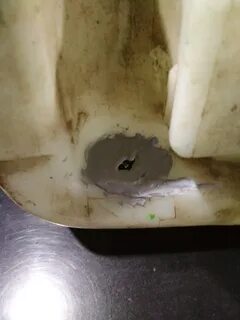 Течь бачка омывателя