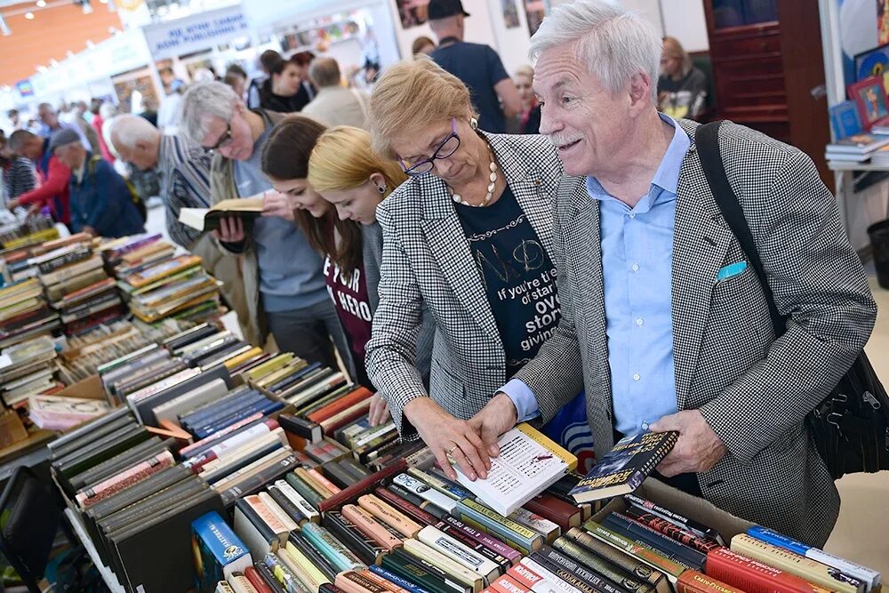 Международная выставка книг. Международная книжная ярмарка ВДНХ. Книжная ярмарка в Москве на ВДНХ. Международная книжная ярмарка в Москве. Московская книжная ярмарка в Москве.