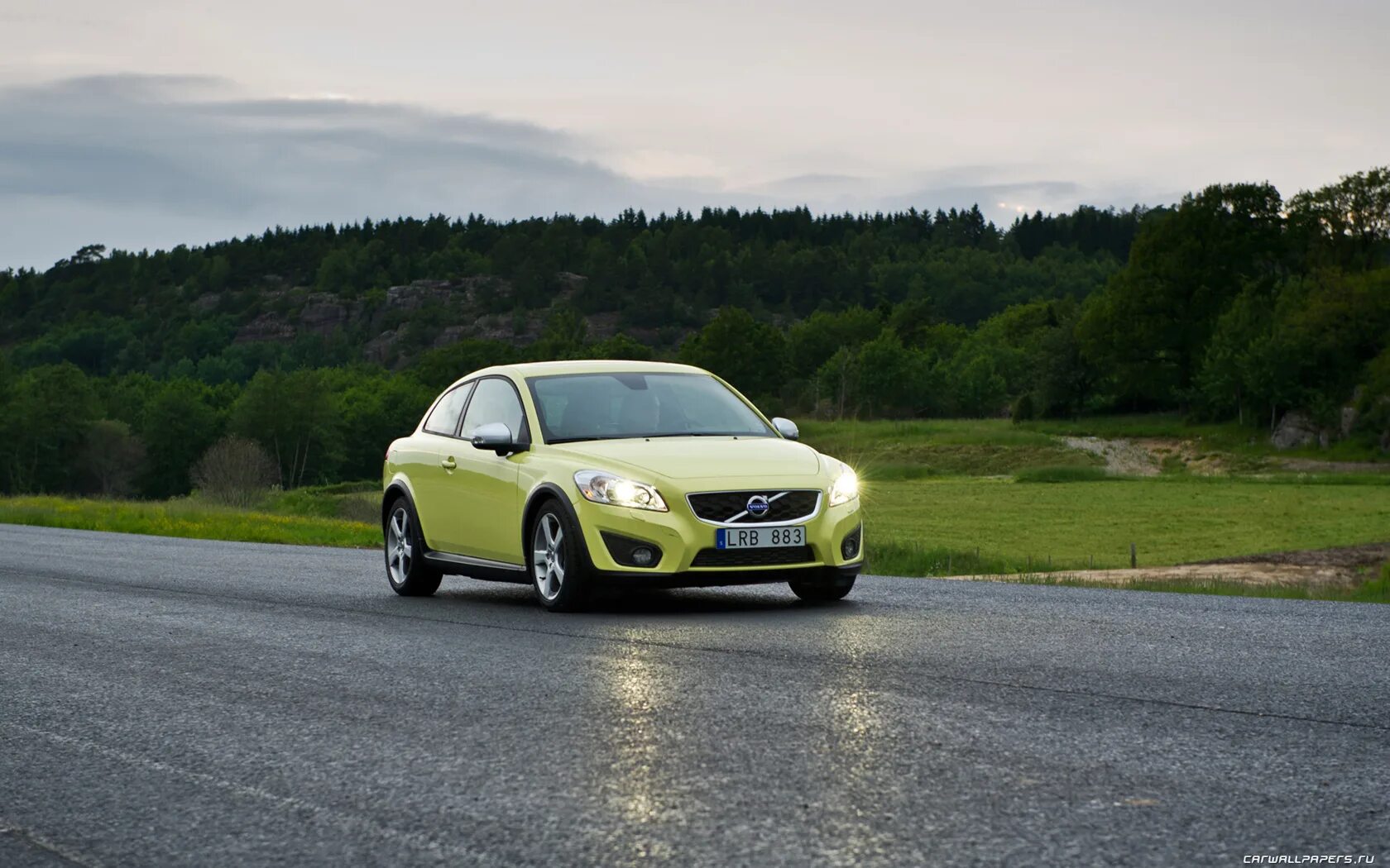Volvo c30 orange. Volvo c30 facelift. C 30 16 c. Вольво хэтчбек с 30. Вольво с30 серая.
