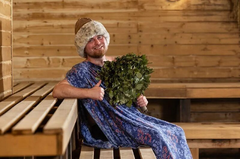 бан. русская баня с веником. парилка с веником. боне. баня.