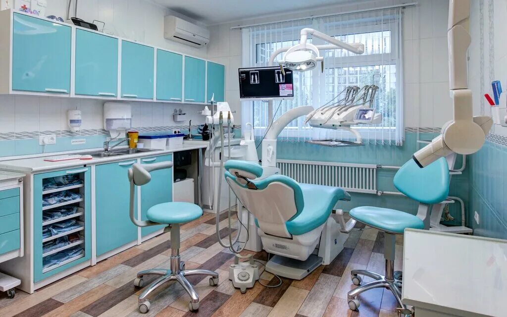 Юфл центр 1. Ирис стоматологическая клиника. Стоматологическая клиника Ирис Смоленск. 1с стоматологическая клиника. Стоматология Обручева.