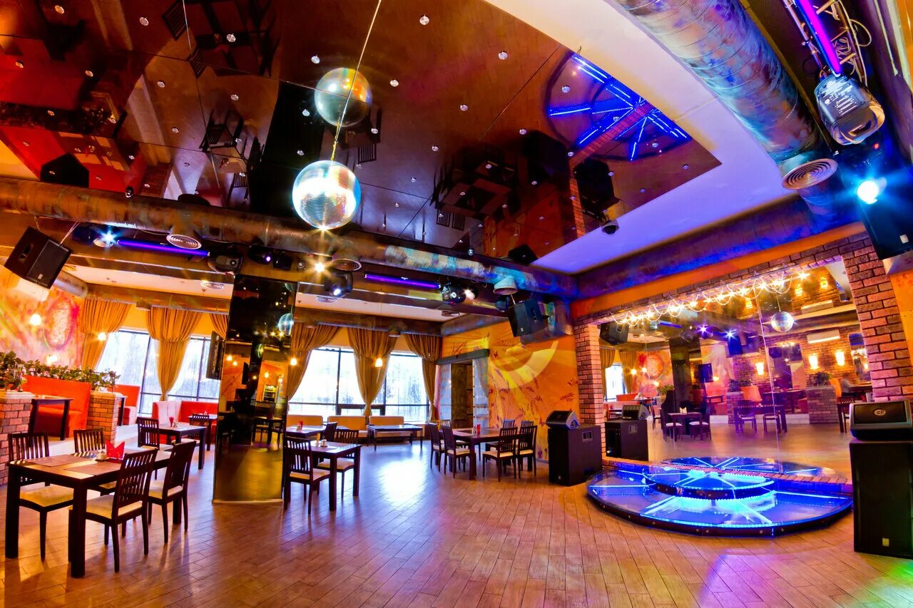 новогодний ресторан. новогодний зеленоград фото. зеленоград новый год в ресторане. новогодний стол в ресторане. дюшес зеленоград.