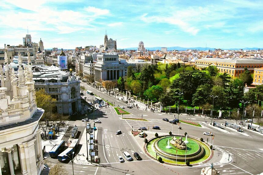 Известные улицы стран. Улица Гран ВИА Мадрид. Плаза де Cibeles Мадрид. Площадь Сибелес Мадрид. Мадрид столица Испании.