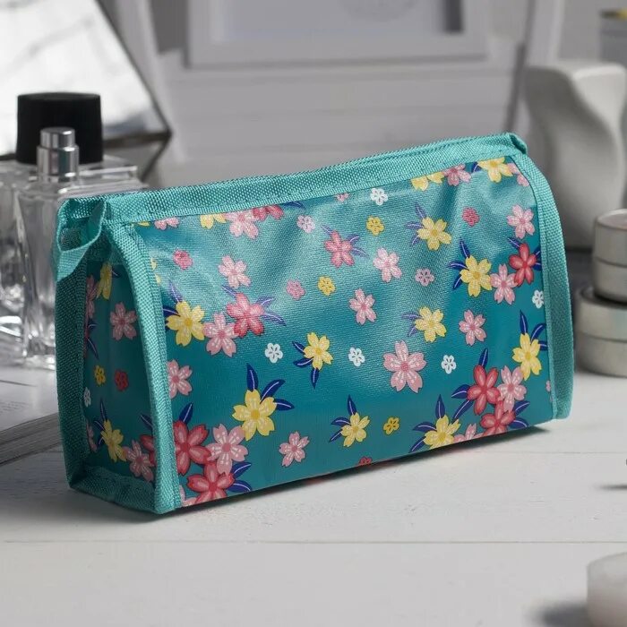 Косметичка в зеленых цветах. Косметичка на молнии. Косметичка салатовая. Косметичка begge fks 0520-1. Косметичка на молнии.