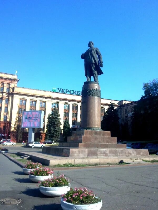 Площадь днепропетровска. Днепропетровск площадь ленина. Советский харьков. Европейская площадь харьков. Днепропетровск.
