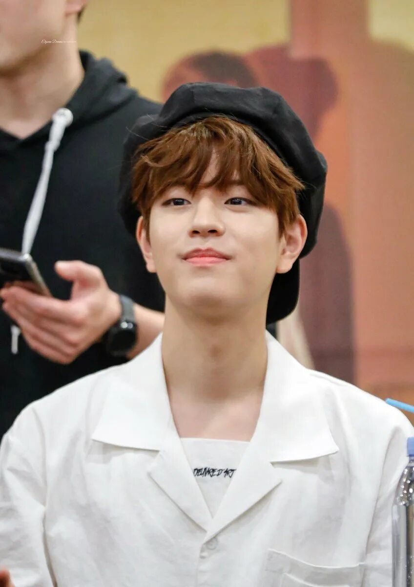 Сынмин смешные фото. Ким сынмин stray kids. ким сынмин 2025. ким сынмин без макияжа. ким сынмин горничная.