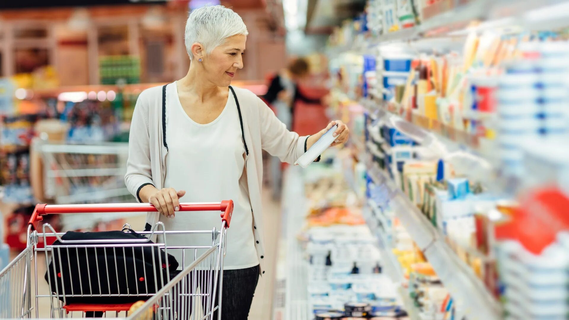 She went shopping. Падающая женщина продуктовый. Situation in the supermarket.