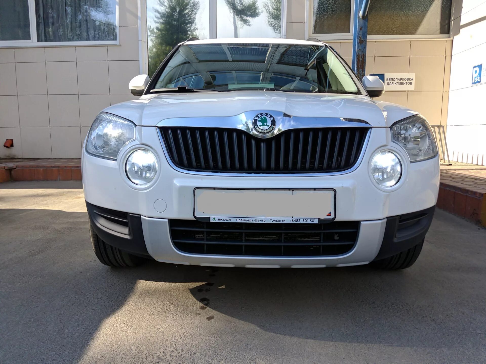 Фары skoda yeti рестайлинг led. Лампы шкода йети рестайлинг. Skoda yeti тонировка птф. Ходовые огни шкода йети 2015 года. Шкода етти туманки.