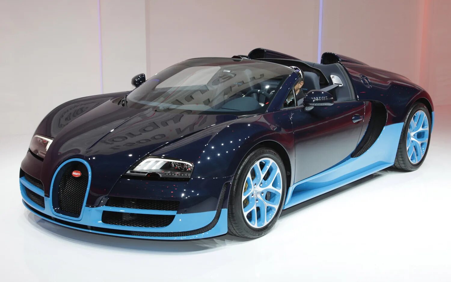 Bugatti veyron grand. Bugatti Veyron 16.4 Grand Sport Vitesse. Bugatti Veyron Grand Sport Vitesse. Бугатти Вейрон 2022. Bugatti Veyron Grand Sport Vitesse 2012.