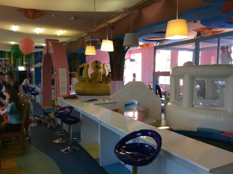 Большая игровая комната в екатеринбурге. Частные. Сквер орджоникидзе екатеринбург. Детская на уралмаше. Пермь кировский район частный мини садик.