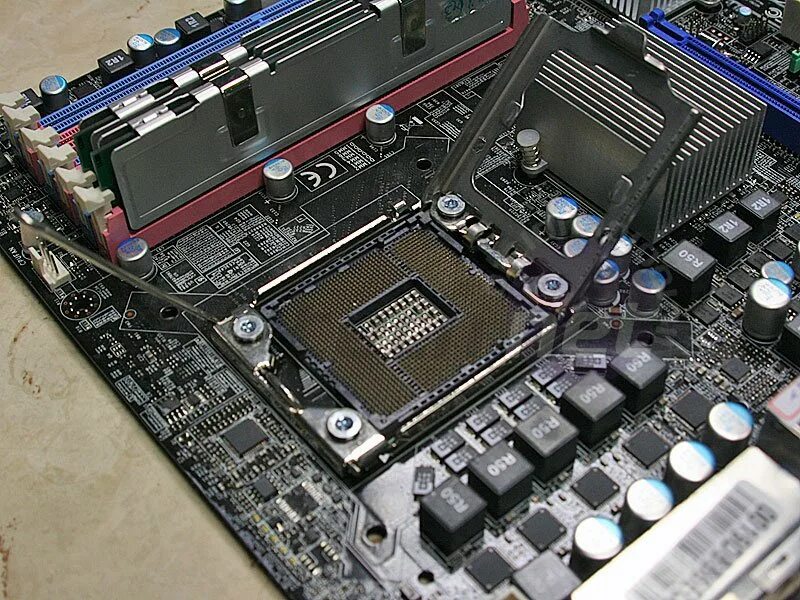 Современные сокеты. Socket lga1366. LGA 1366 сокет. Lga1366 ga x58. Socket 1366 материнская плата.