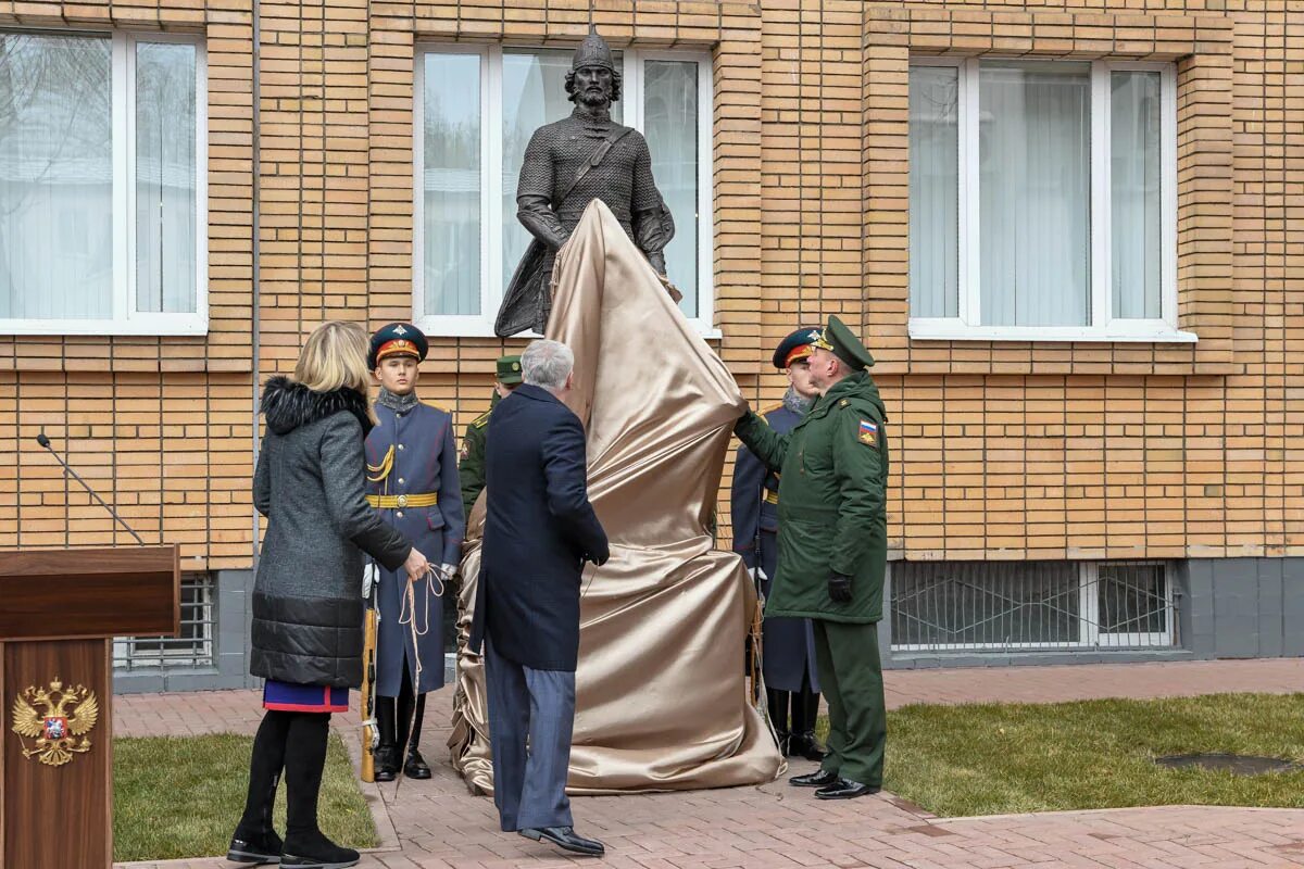 Открыли памятник александру. Открытие памятника Невского ВУМО.