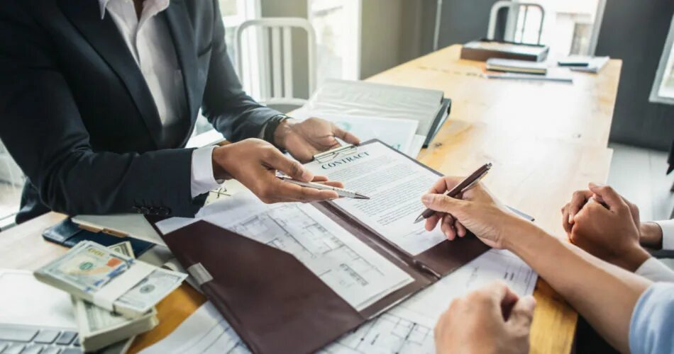 Business loan. Довольный покупатель. Клиент в офисе. Доступность денег. Корпоративные кредиты это.
