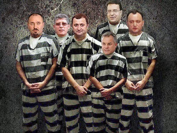 Друзья в клеточку друзья в полосочку. Небо в клеточку демотиватор. Черно белые полосы. Небо в клеточку друзья в полосочку картинки. Небо в решетку друзья в полосочку.