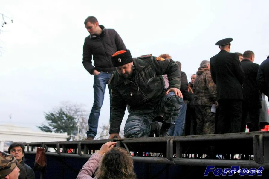 Митинг народной воли Севастополь 2014. Митинг в Севастополе 23 февраля 2014. Митинг народной воли 23 февраля 2014 в Севастополе. 23 Февраля 2014 года Крым. 23 февраля 2014 севастополь митинг