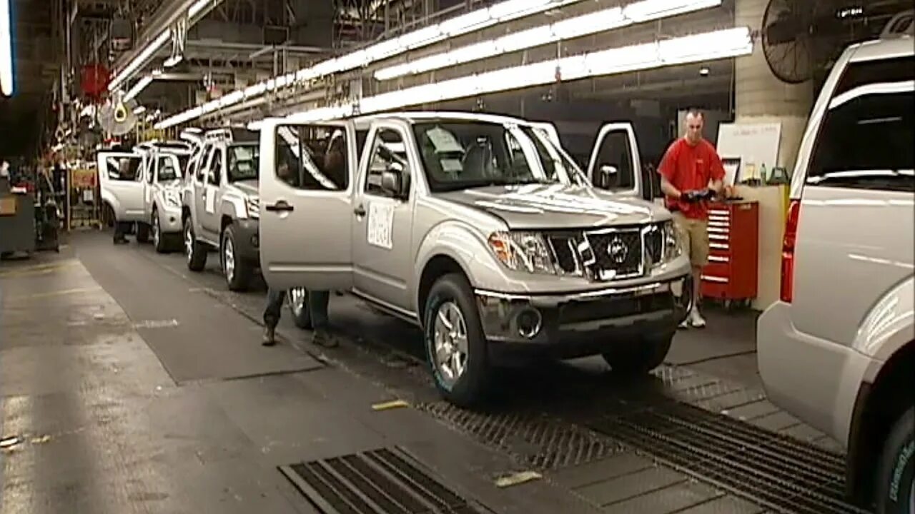 Nissan qashqai off road tuning. Nissan production. Японский автомобильный завод. Страна производящая ниссан. Ниссан чей автомобиль.