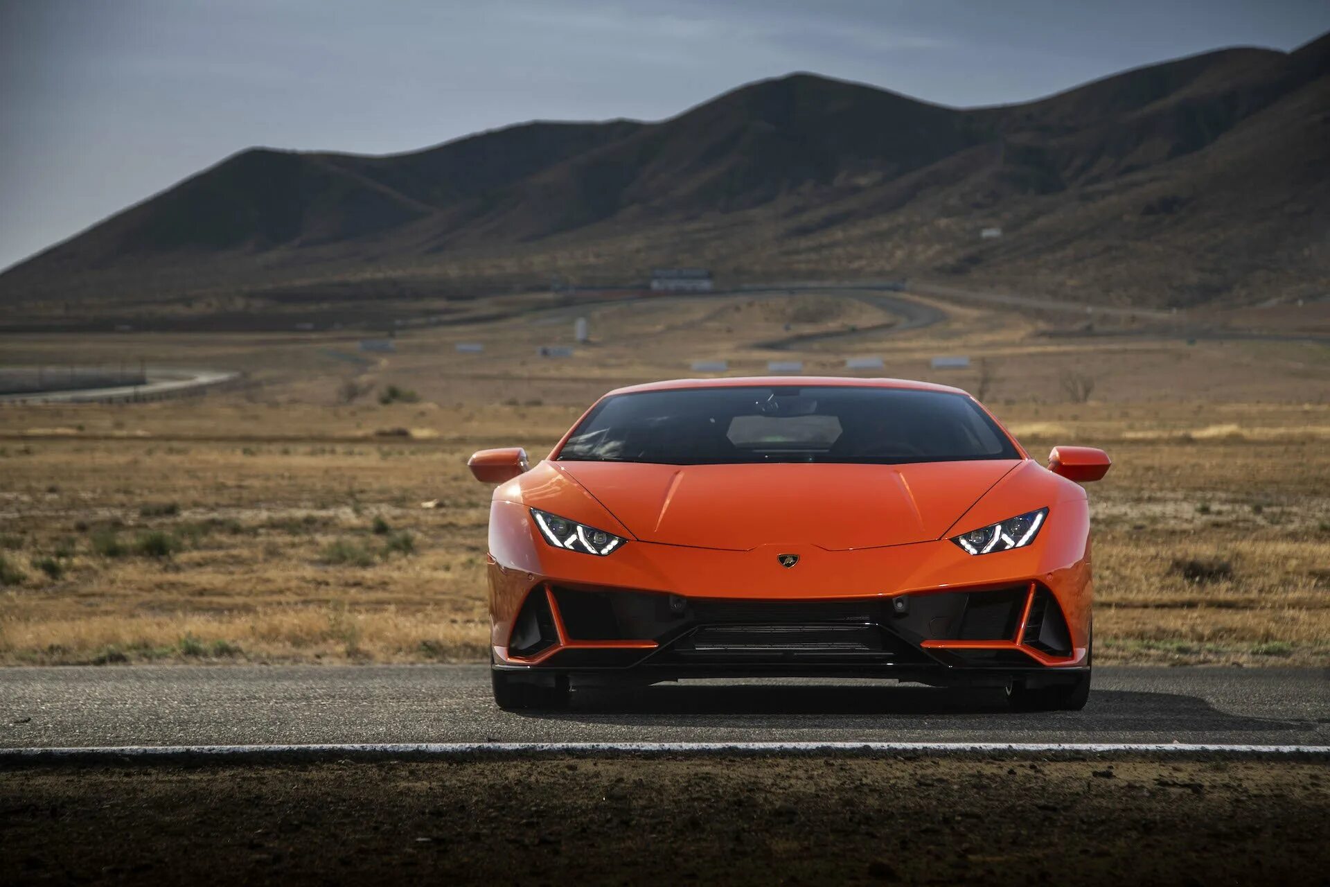 Хуракан эво. Lamborghini Huracan EVO оранжевый. Ламборджини Хуракан 2020 оранжевый. Lamborghini Huracan EVO 2020 оранжевый. Lamborghini Huracan EVO 2021 Orange.