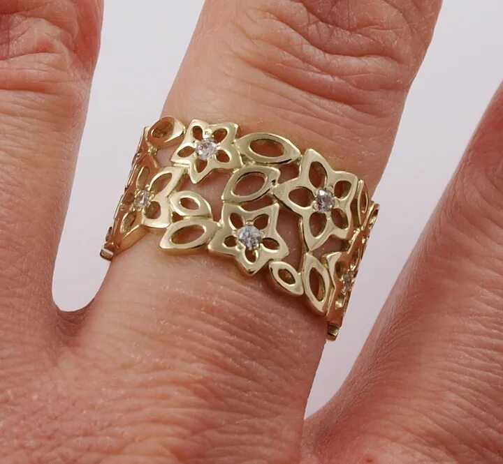 Золотое кольцо Кружевница. Ажурное кольцо. Ажурное золотое кольцо. Широкое ажурное кольцо из золота.