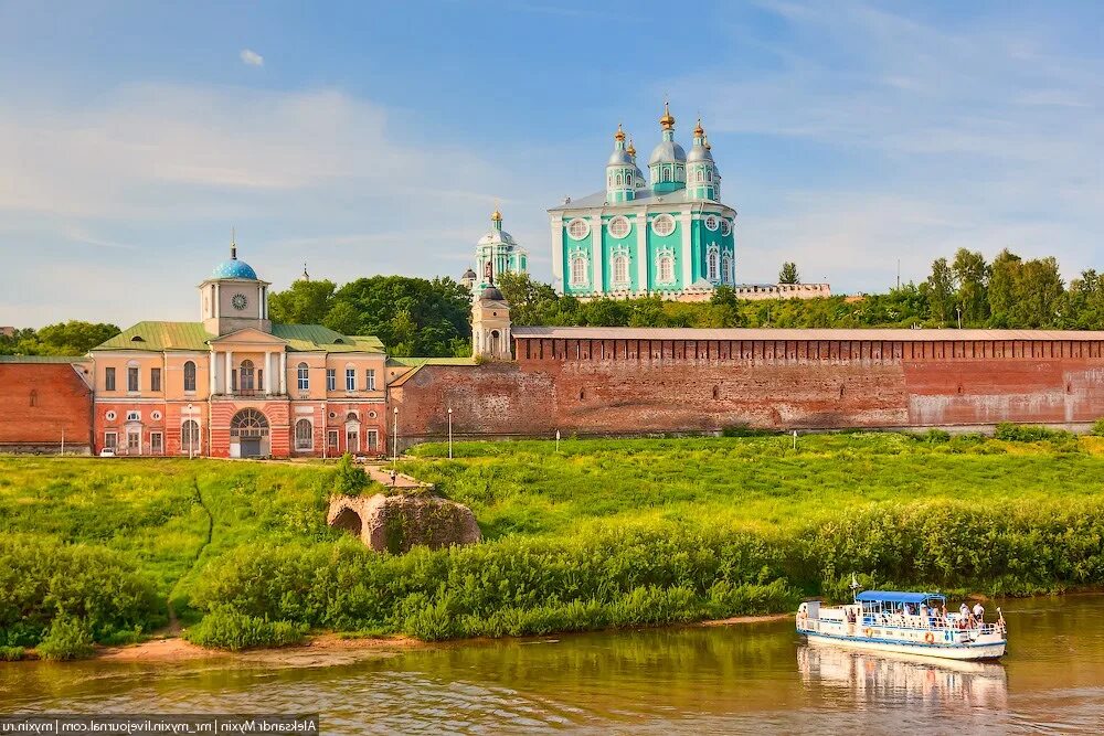 Московская область город смоленск. Смоленск монастырь Кремль.